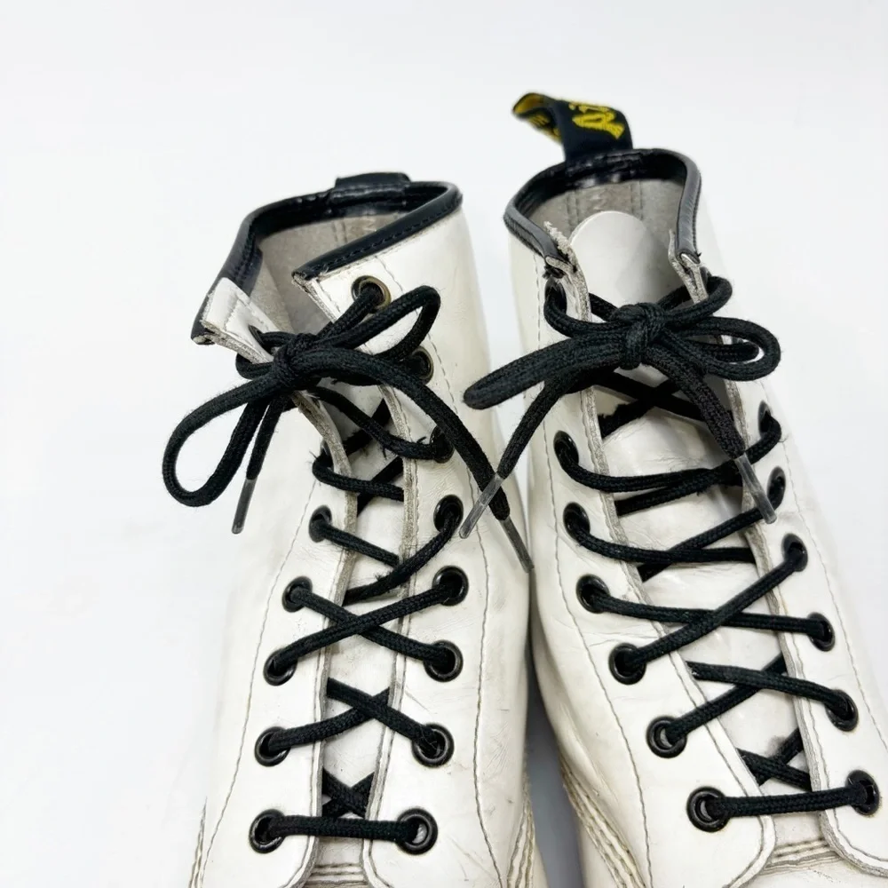 DOC MARTENS Women’s White 1460 Smooth Leather 8-Eye Boots Distressed Size W9 - Picture 7 of 13